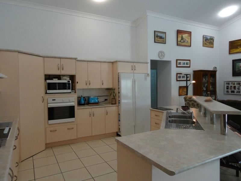 11 Ugarte Street, Bushland Beach QLD 4818