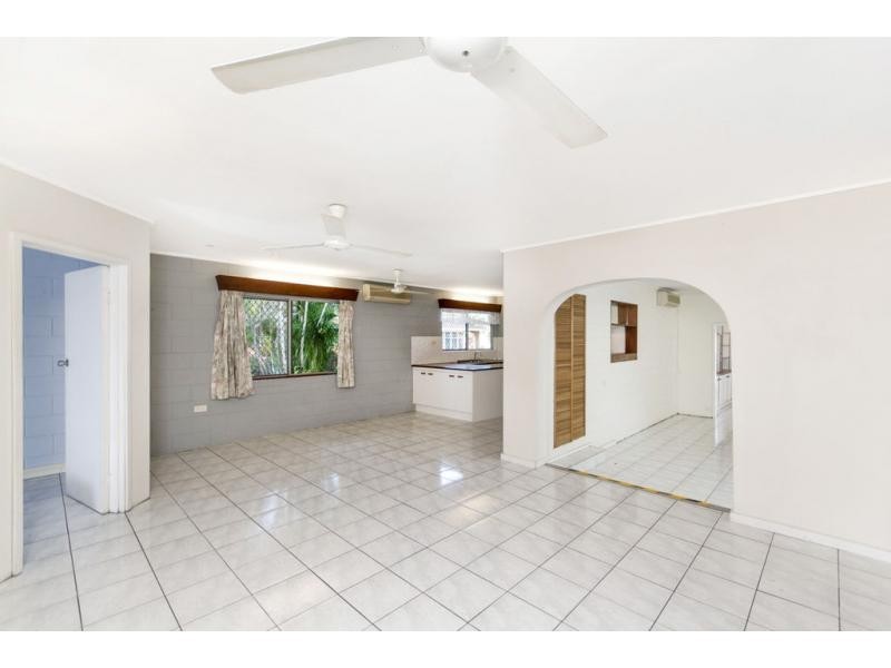 24 Card Avenue, Manunda QLD 4870