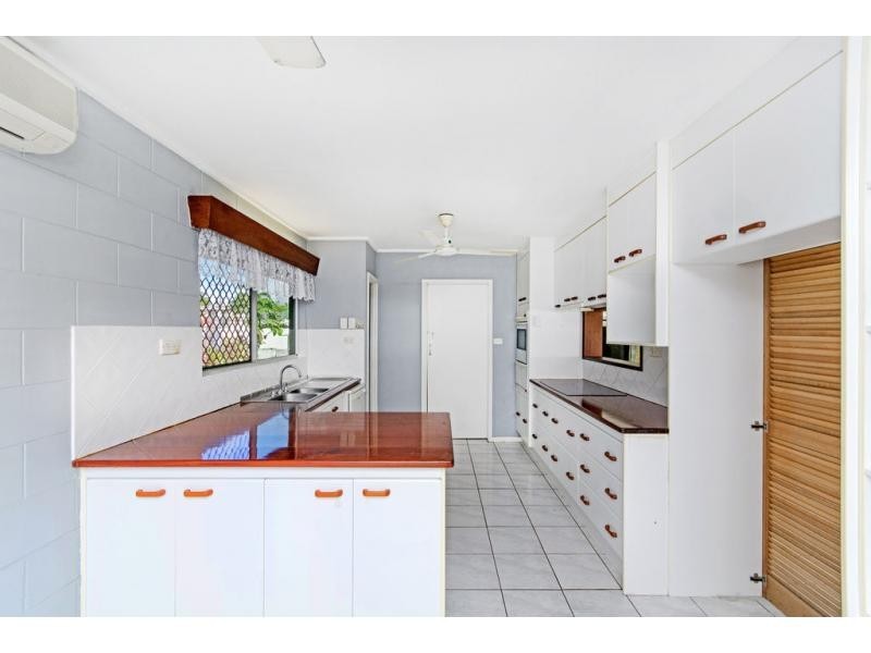 24 Card Avenue, Manunda QLD 4870
