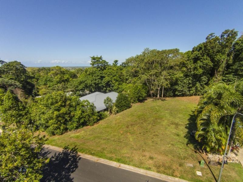 17 Lomandra Close, Redlynch QLD 4870