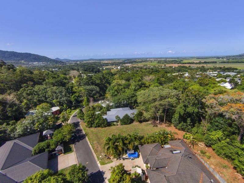 17 Lomandra Close, Redlynch QLD 4870