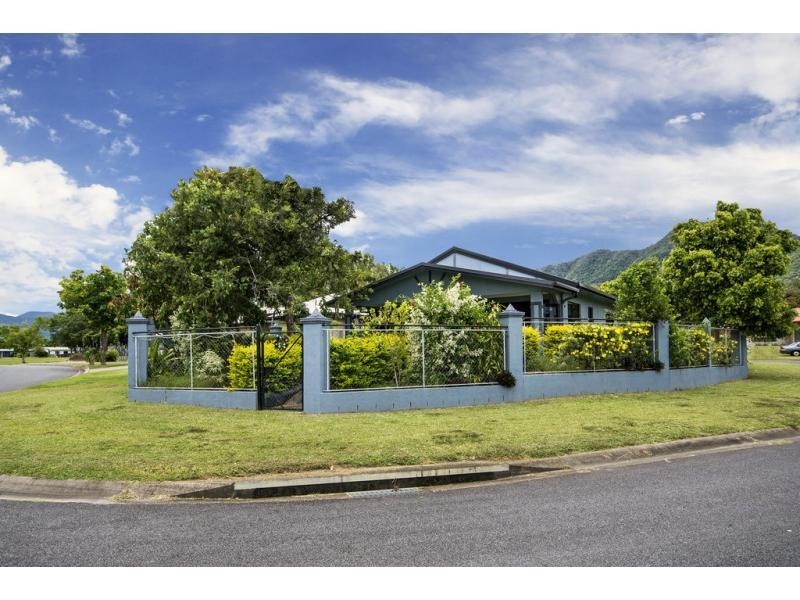 4 Picnic Street, White Rock QLD 4868