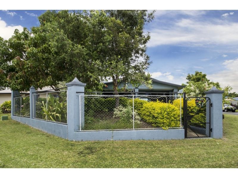 4 Picnic Street, White Rock QLD 4868