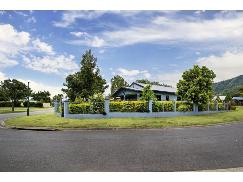 4 Picnic Street, White Rock QLD 4868