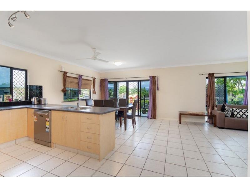 4 Picnic Street, White Rock QLD 4868