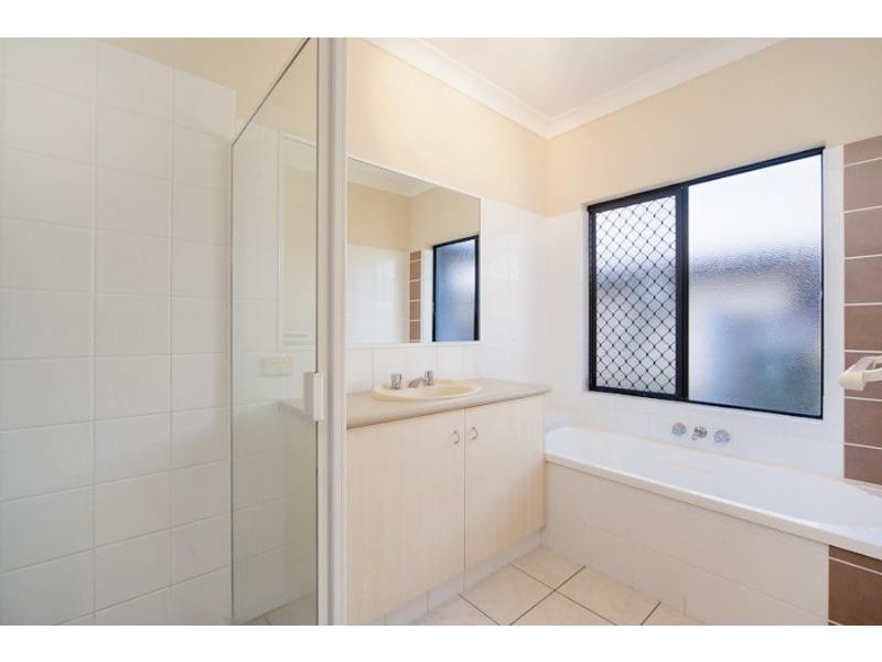 4 Picnic Street, White Rock QLD 4868