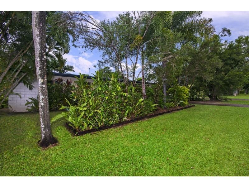 15 Ixora Court, Mooroobool QLD 4870