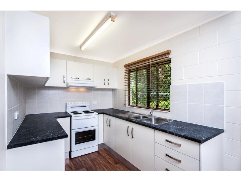 15 Ixora Court, Mooroobool QLD 4870