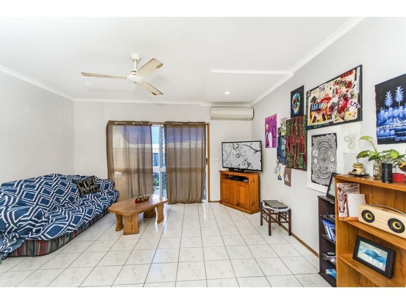 9/462-464 McCoombe Street, Mooroobool QLD 4870
