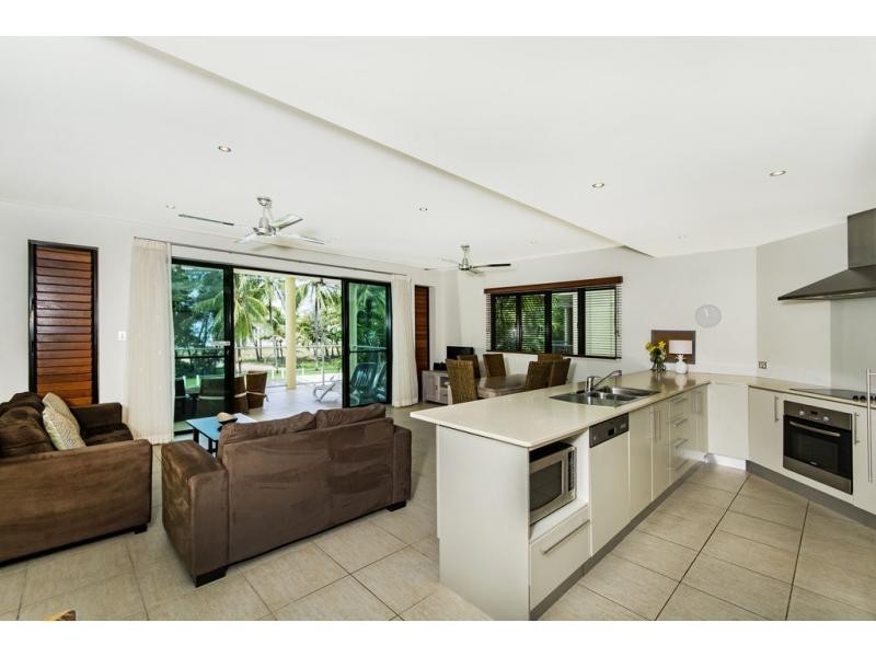 4/31 Sims Esplanade, Yorkeys Knob QLD 4878