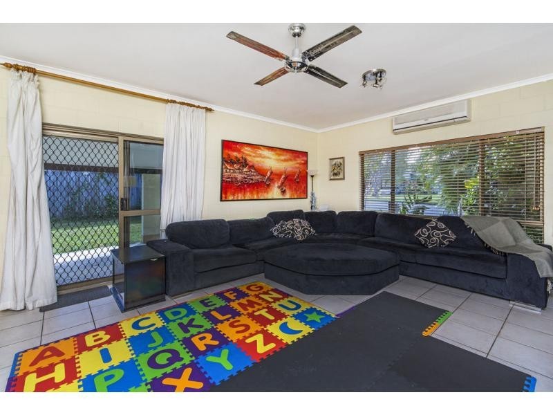 7 Serissa Street, Mooroobool QLD 4870