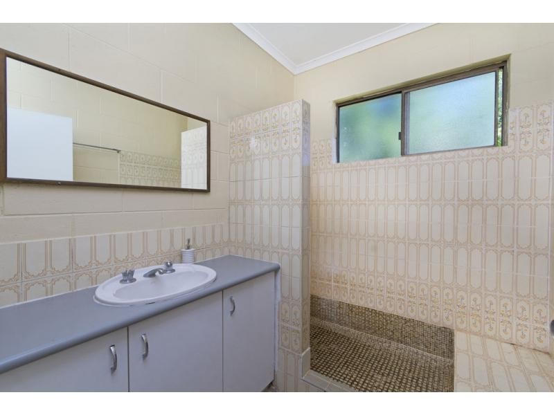 7 Serissa Street, Mooroobool QLD 4870