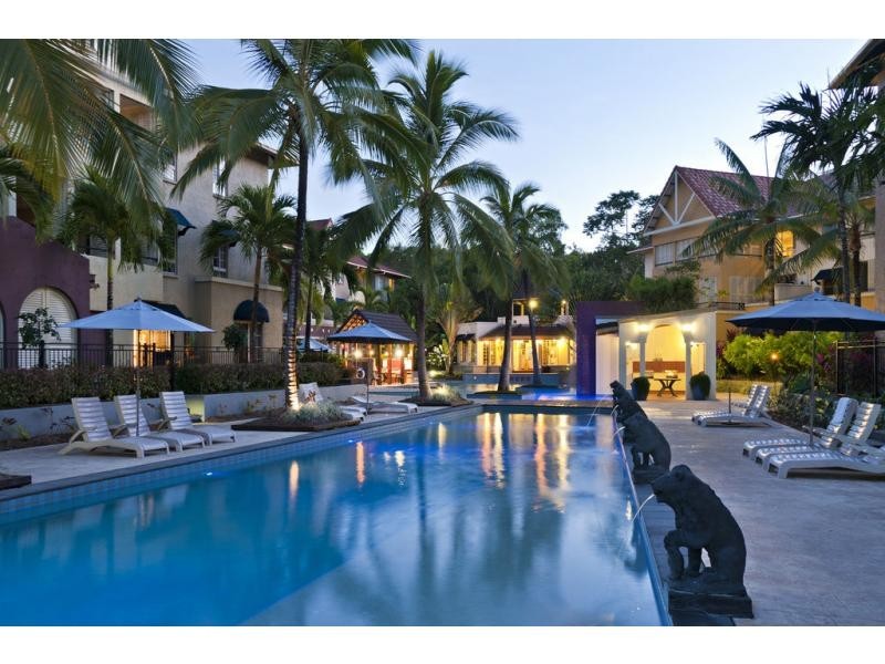 1711/2 Greenslopes Street, Cairns North QLD 4870