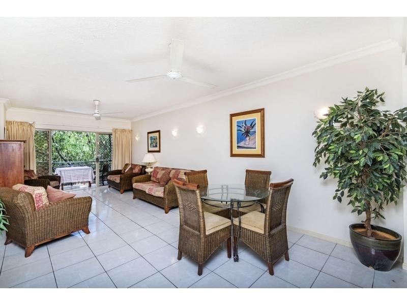 1711/2 Greenslopes Street, Cairns North QLD 4870