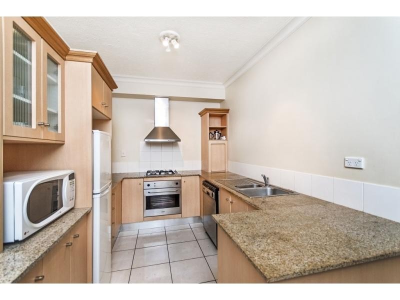 1711/2 Greenslopes Street, Cairns North QLD 4870