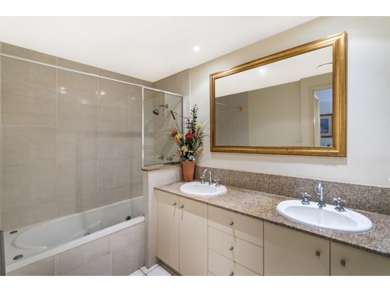 1711/2 Greenslopes Street, Cairns North QLD 4870