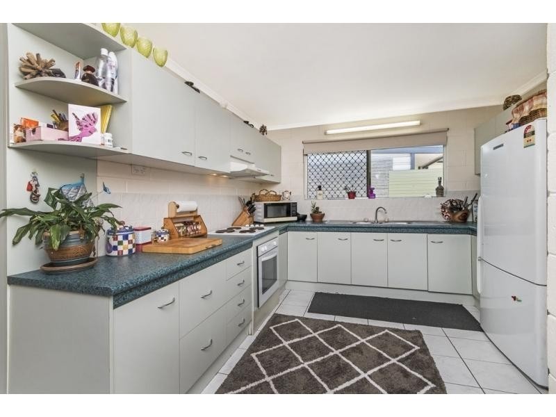 1/440 McCoombe Street, Mooroobool QLD 4870