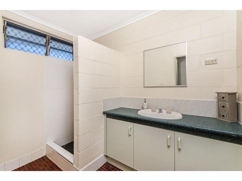 1/440 McCoombe Street, Mooroobool QLD 4870