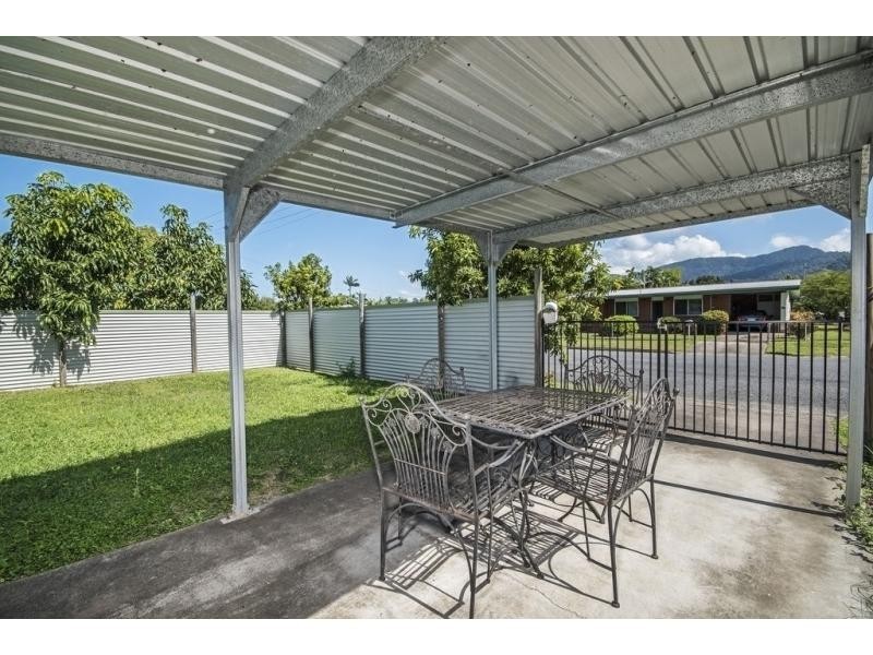 1/440 McCoombe Street, Mooroobool QLD 4870