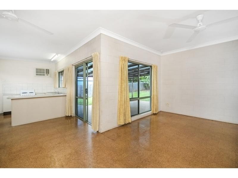 2 Tuffley Close, Kanimbla QLD 4870