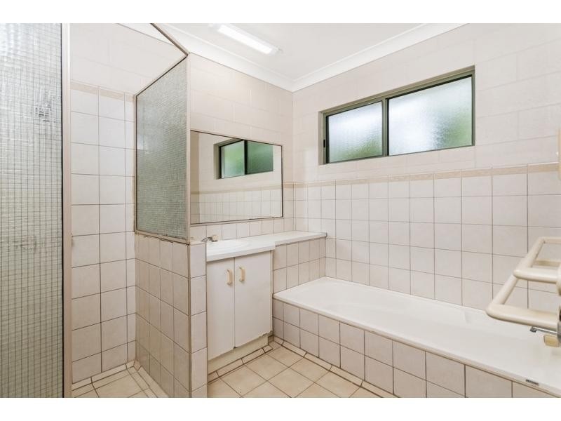 2 Tuffley Close, Kanimbla QLD 4870