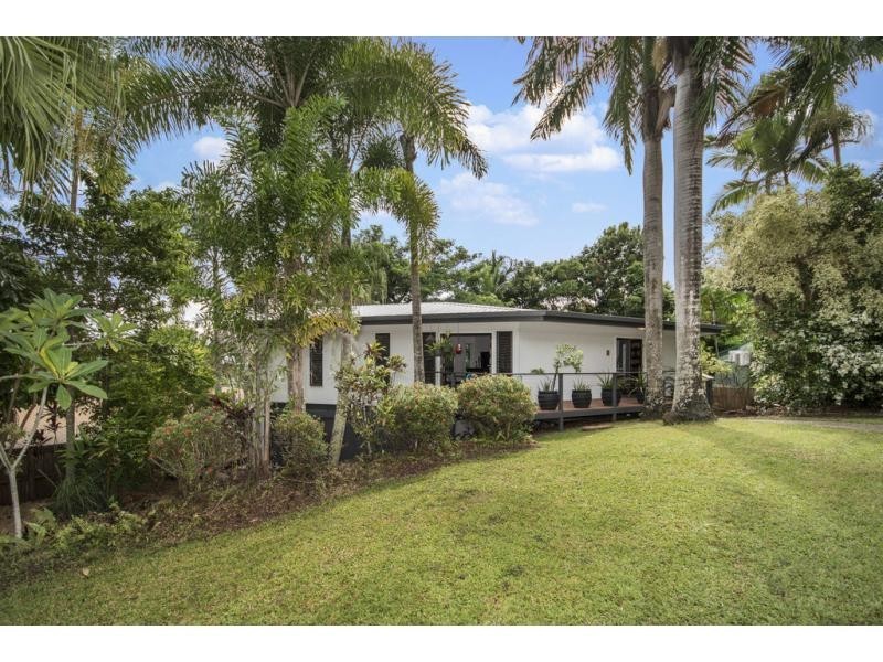 8 Knight Road, Smithfield QLD 4878