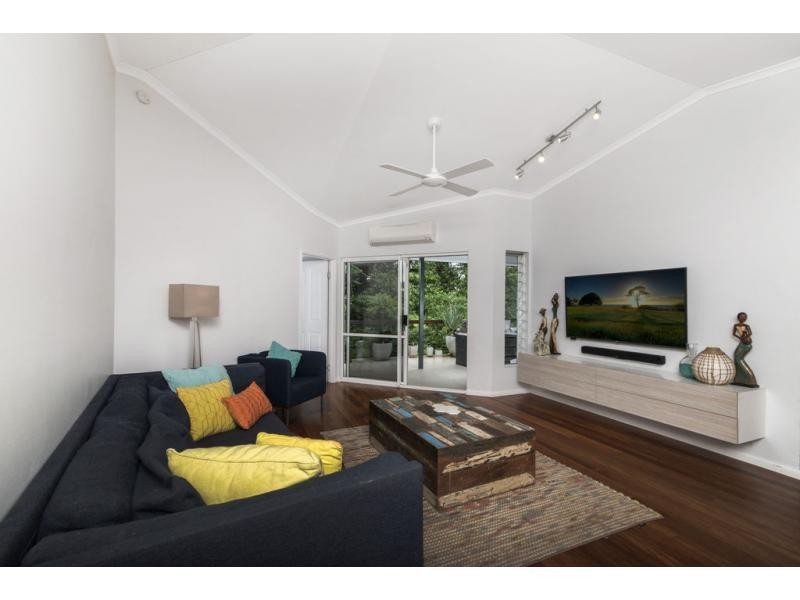 8 Knight Road, Smithfield QLD 4878