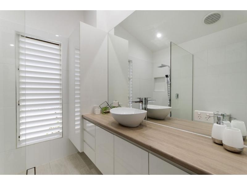 8 Knight Road, Smithfield QLD 4878