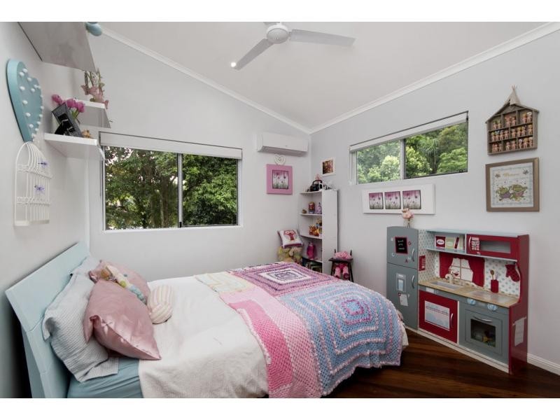 8 Knight Road, Smithfield QLD 4878