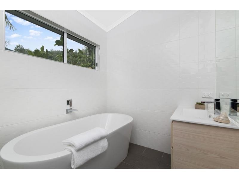 8 Knight Road, Smithfield QLD 4878