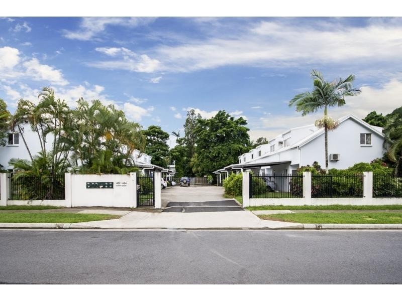 9/462-464 McCoombe Street, Mooroobool QLD 4870