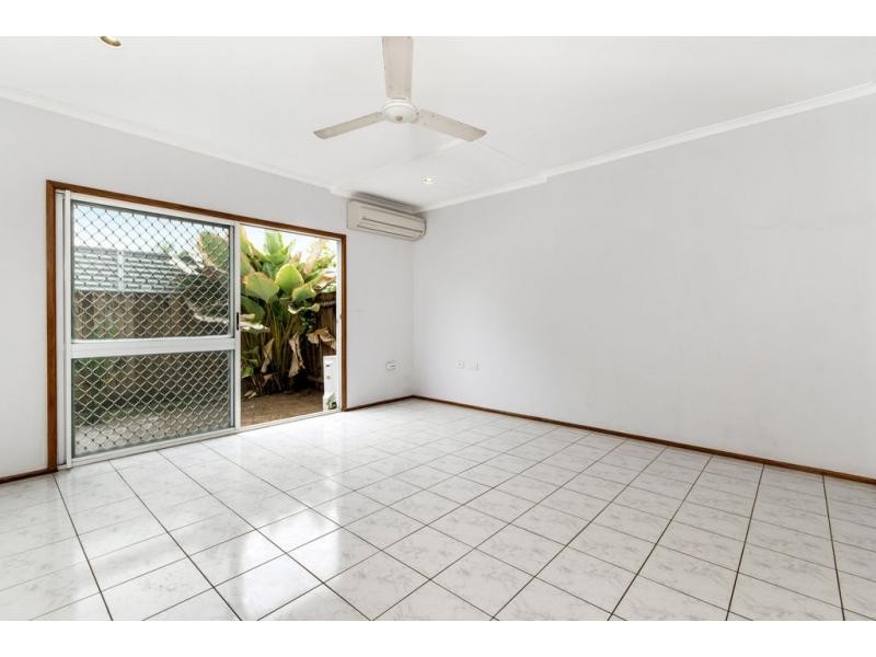 9/462-464 McCoombe Street, Mooroobool QLD 4870
