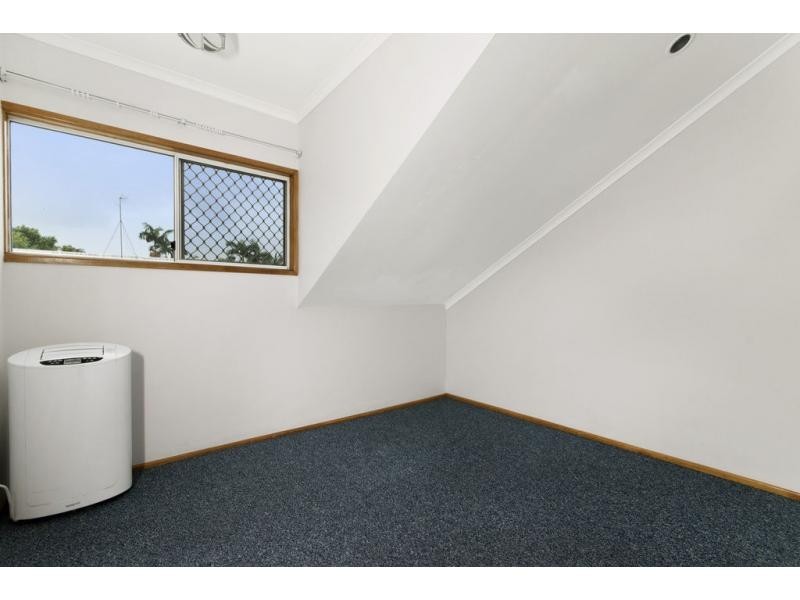 9/462-464 McCoombe Street, Mooroobool QLD 4870