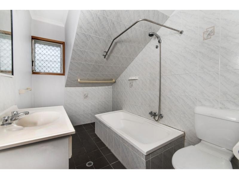 9/462-464 McCoombe Street, Mooroobool QLD 4870