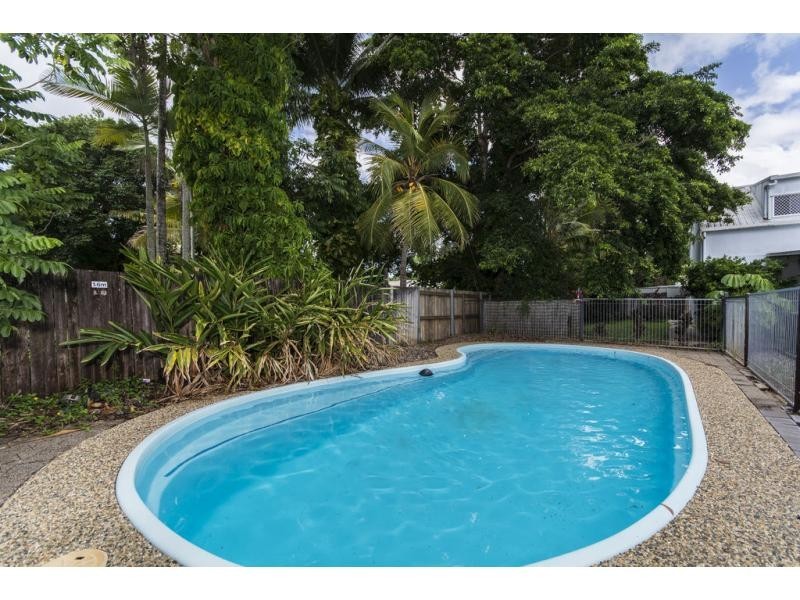 9/462-464 McCoombe Street, Mooroobool QLD 4870