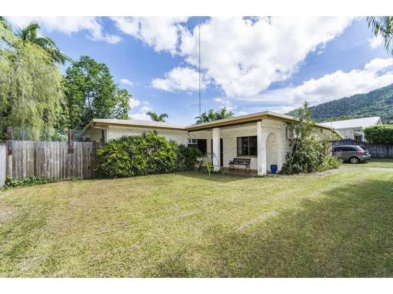 7 Serissa Street, Mooroobool QLD 4870