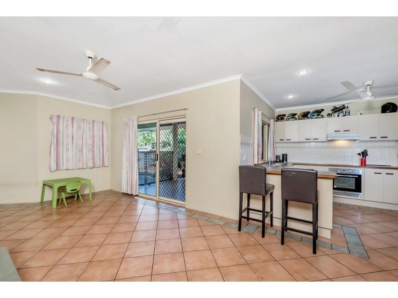 4 Trappes Court, Mooroobool QLD 4870