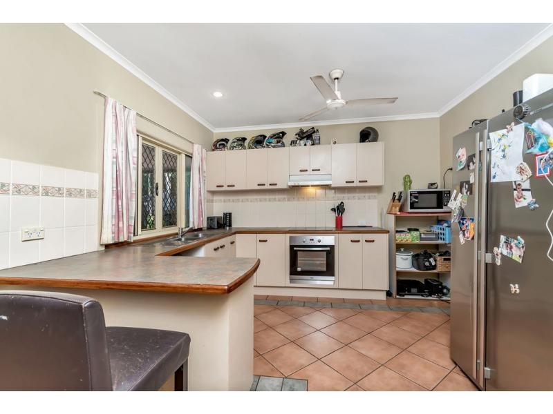 4 Trappes Court, Mooroobool QLD 4870