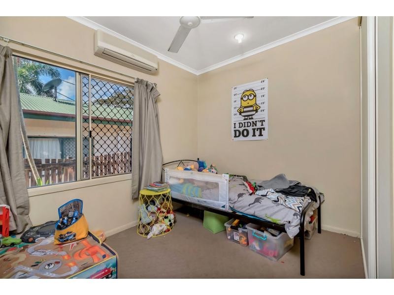 4 Trappes Court, Mooroobool QLD 4870