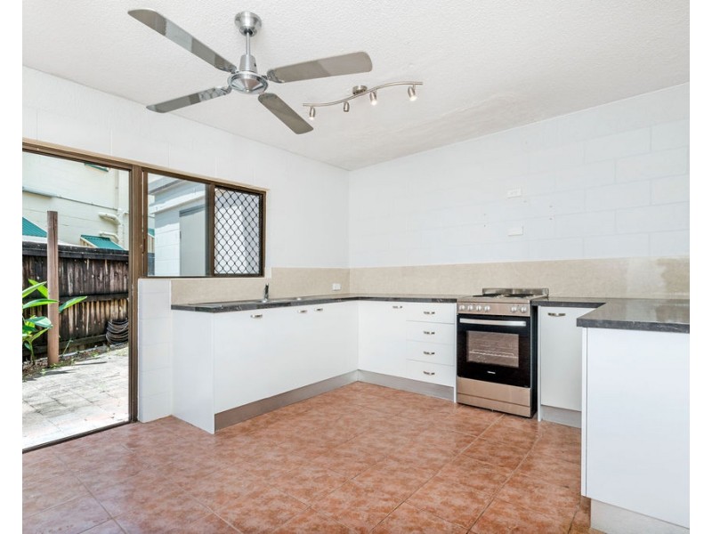 2/15 Rigg Street, Woree QLD 4868