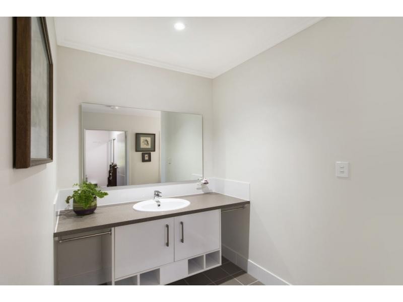 8 Diamond Close, Stratford QLD 4870