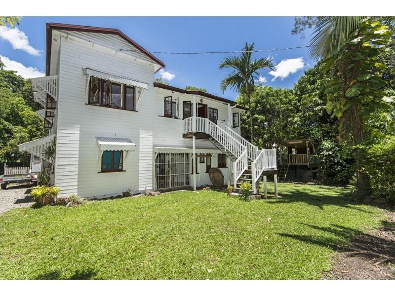 8-10 Dalziel Street, Stratford QLD 4870