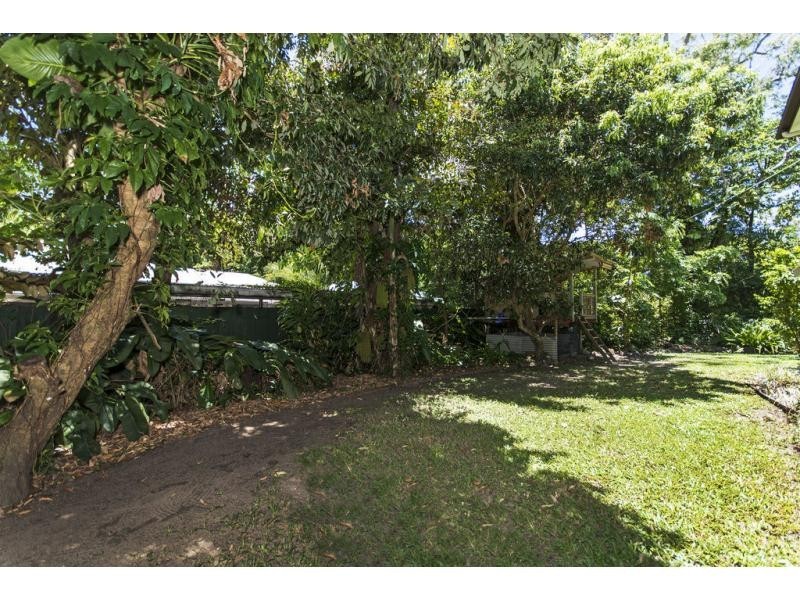 8-10 Dalziel Street, Stratford QLD 4870