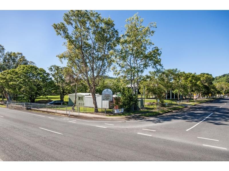 8-10 Dalziel Street, Stratford QLD 4870