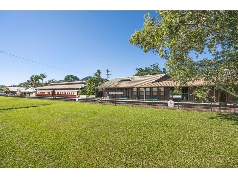 8-10 Dalziel Street, Stratford QLD 4870