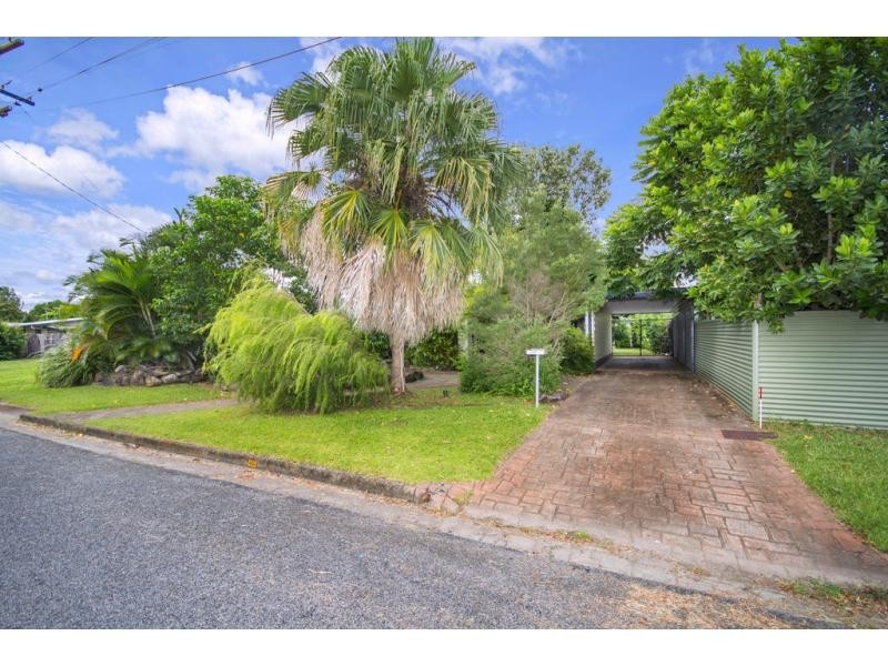 442 McCoombe Street, Mooroobool QLD 4870