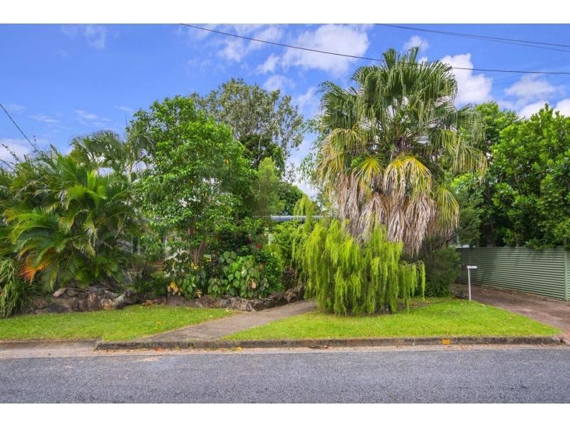442 McCoombe Street, Mooroobool QLD 4870