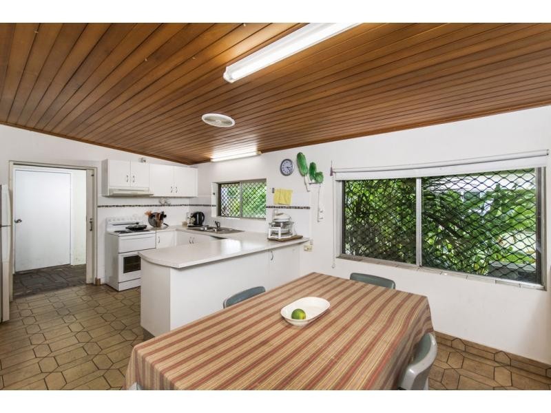 442 McCoombe Street, Mooroobool QLD 4870