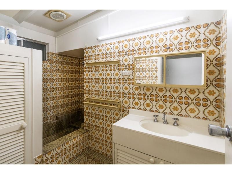 442 McCoombe Street, Mooroobool QLD 4870