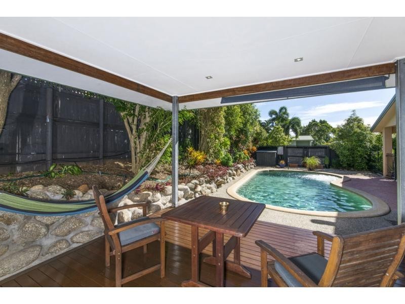 2 Acmena Close, Redlynch QLD 4870